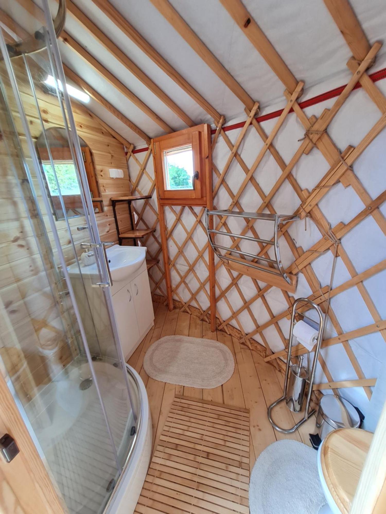 Jurtafarm Rackeve - A Nomad Luxus Hotel ภายนอก รูปภาพ